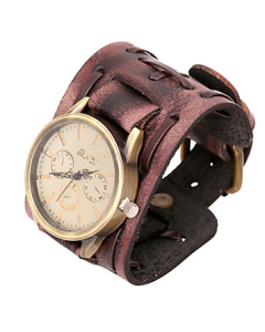 Klocka med brunt läderarmband